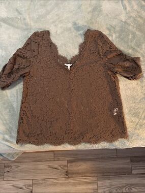Joie "Nevina" Lace Top in Olive green. Size large
